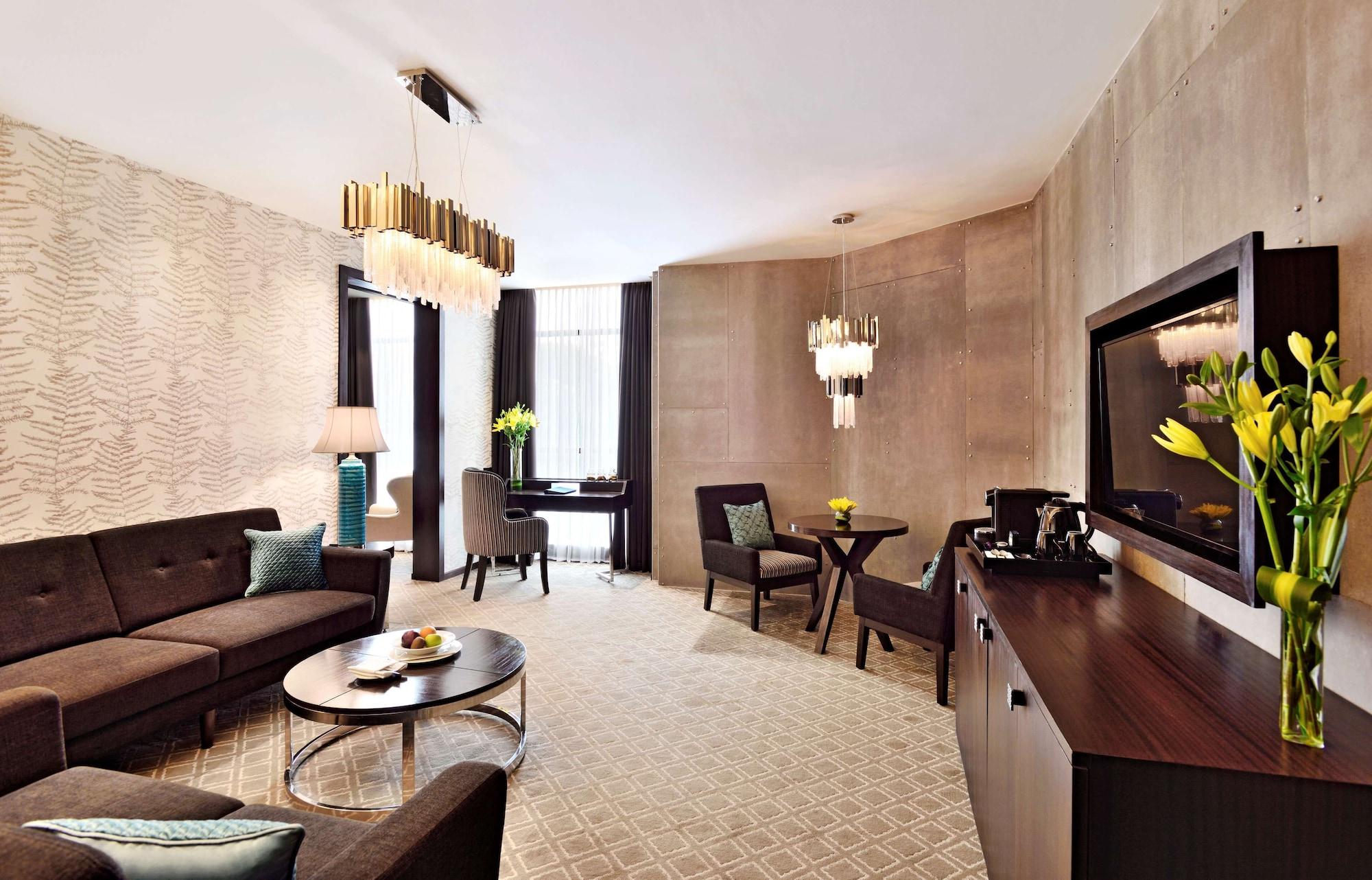 Radisson Blu Atria Bengaluru Hotel Exterior photo A suite at the hotel