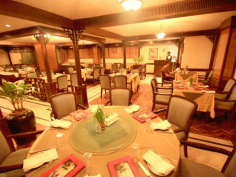 Radisson Blu Atria Bengaluru Hotel Restaurant photo Interior of the restaurant