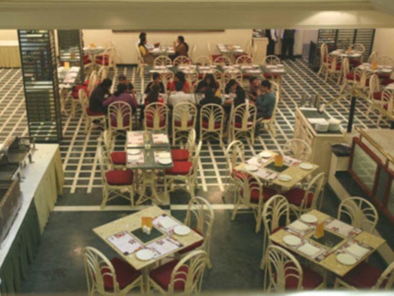 Radisson Blu Atria Bengaluru Hotel Exterior photo Interior of a typical fast food restaurant
