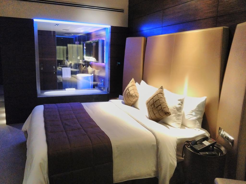 Radisson Blu Atria Bengaluru Hotel Exterior photo A room at the hotel