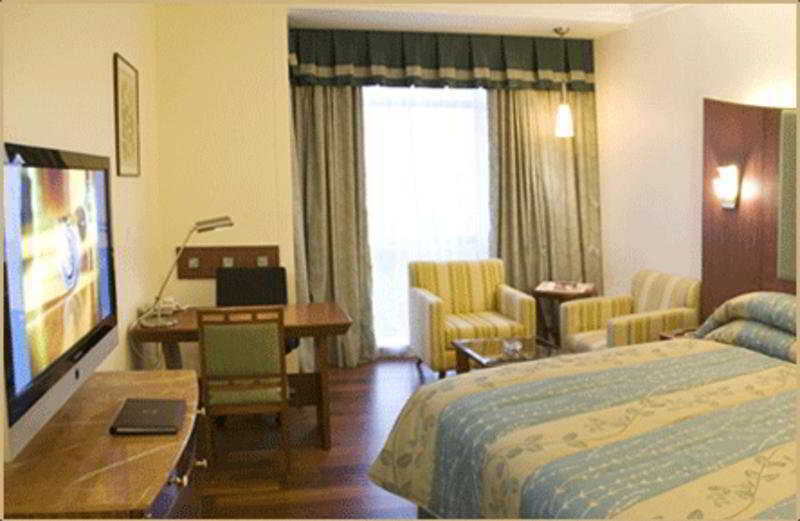 Radisson Blu Atria Bengaluru Hotel Exterior photo A room at the hotel