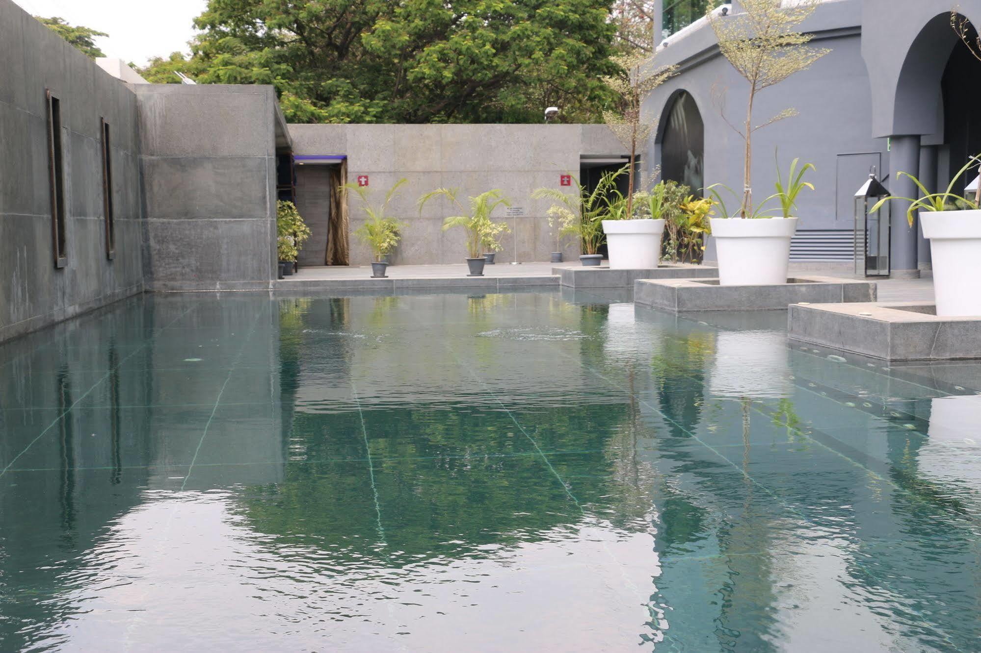 Radisson Blu Atria Bengaluru Hotel Exterior photo The swimming pool at the hotel