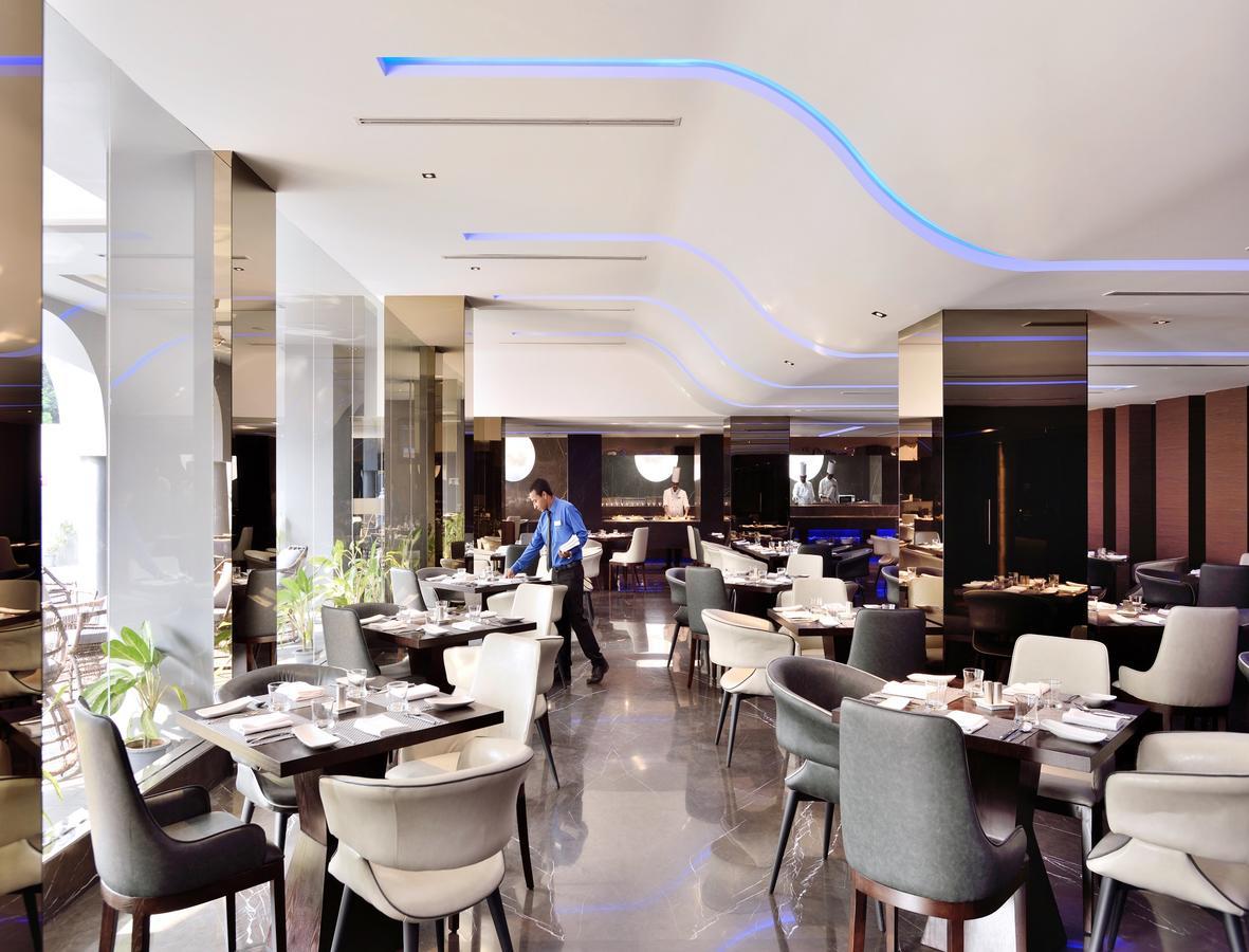 Radisson Blu Atria Bengaluru Hotel Exterior photo The restaurant