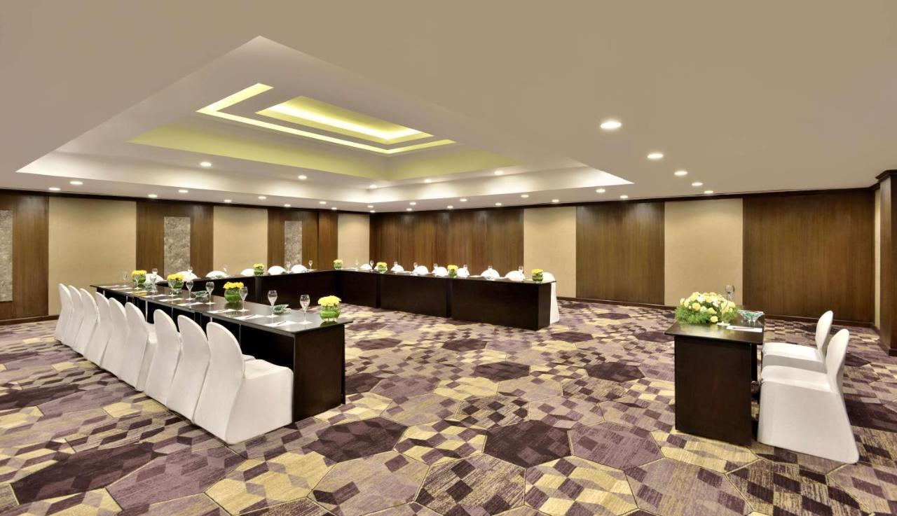 Radisson Blu Atria Bengaluru Hotel Exterior photo Meeting room